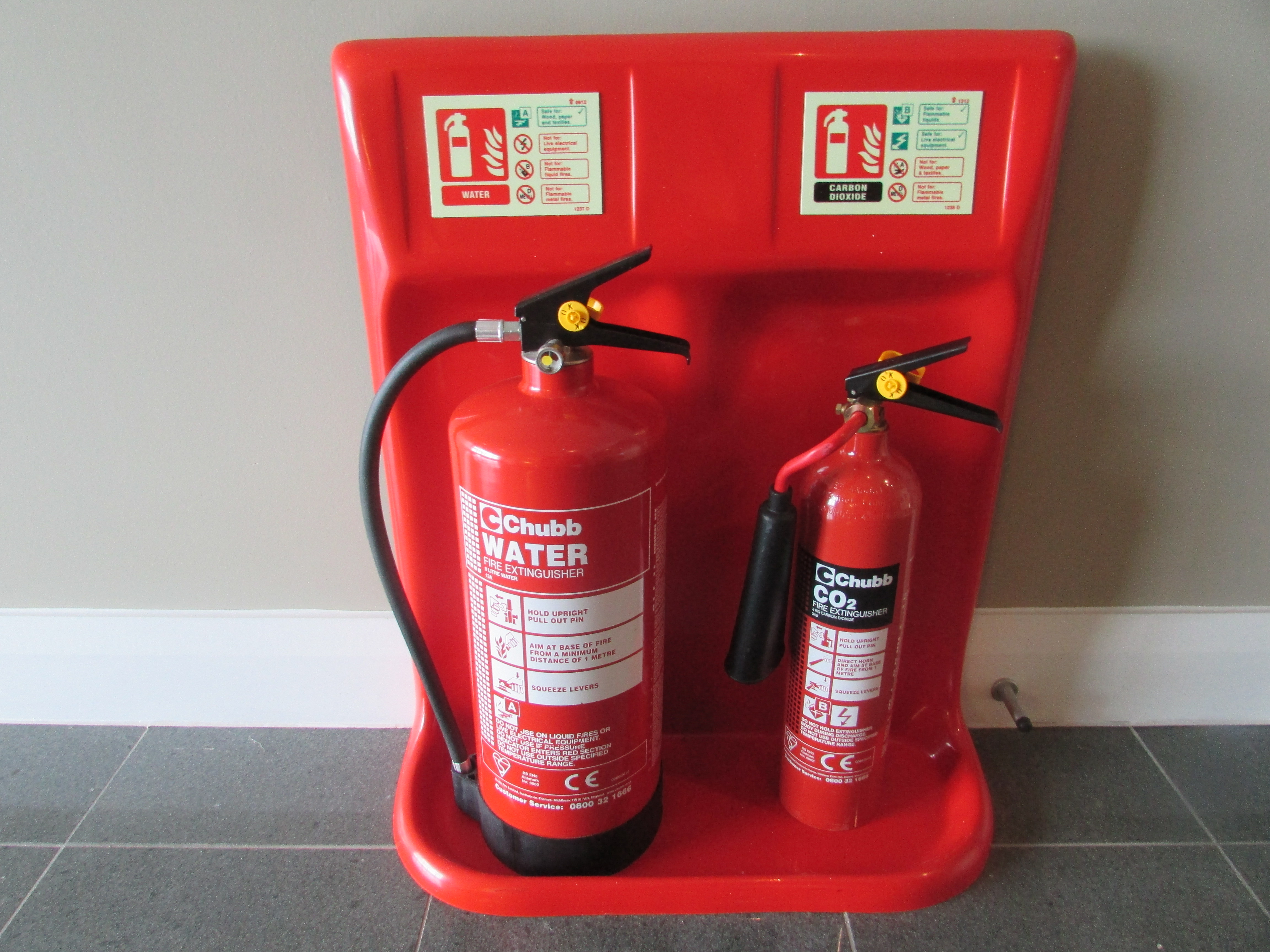 5 x Chubb 9L Water Fire Extinguisher & 2Kg CO2 With Economy Double