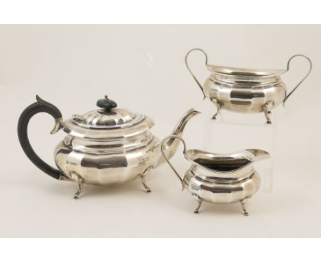 George V silver three piece tea service by Edward Viners, Sheffield 1932/33, comprising faceted bombe form teapot with ebony 