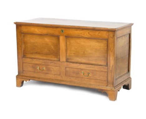 Elm joined coffer, late 18th/early 19th Century, lift up lid opening to reveal a candle box, over a two recessed panel front 