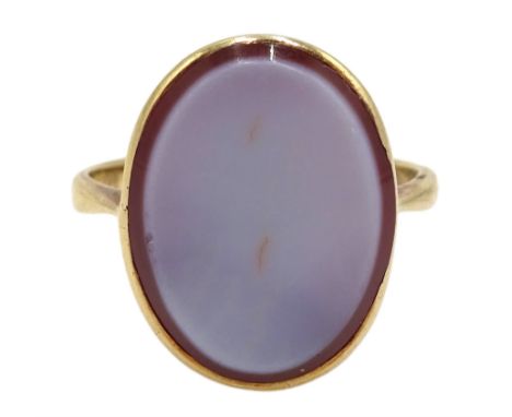 9ct gold oval agate ring, makers mark L. E. B &amp; - Condition Report Tested to 9ct, approx 3.3gm, size R