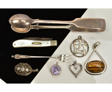 A MISCELLANEOUS SELECTION OF ITEMS, to include a pair of Victorian silver fiddle sugar tongs, hallmarked London 1872, a silve