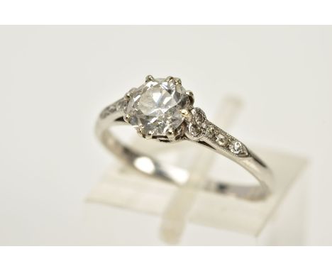 AN EARLY 20TH CENTURY DIAMOND RING, centering on a transitional cut diamond, estimated weight 0.90ct, colour assessed as G-H,