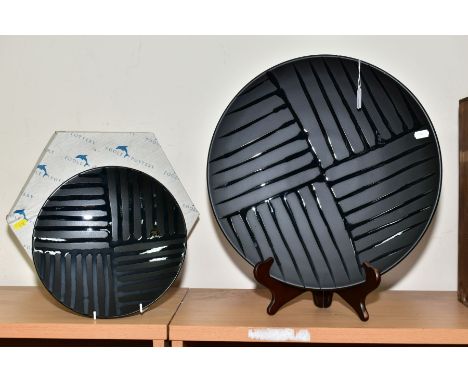 TWO POOLE POTTERY 'VOGUE' ITEMS, comprising a boxed low bowl, diameter 26.5cm and a charger, diameter 40cm (2)