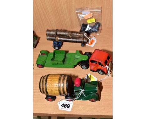 A TRI-ANG MINIC ARTICULATED WATNEYS BARREL LORRY, No. 199M, appears complete and in fairly good condition with only minor pai