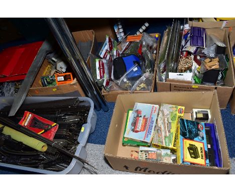 A LARGE QUANTITY OF 00 GAUGE MODEL RAILWAY TRACK, CONTROLLER AND SCENIC/ LINESIDE ACCESSORIES, etc, quantity of unbuilt Airfi