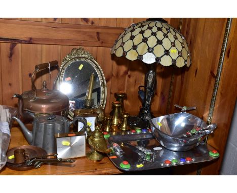 A GROUP OF METALWARES, CLOCKS ETC, to include copper kettle, set of four graduated brass dumb weights, Tiffany style table la