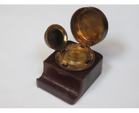 EDWARDIAN LEATHER MOUNTED TRAVELLING INKWELL WITH PEN AND RACK 