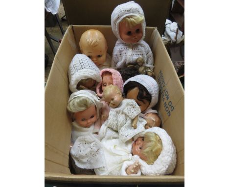 LARGE QUANTITY OF VARIOUS VINTAGE DOLLS 