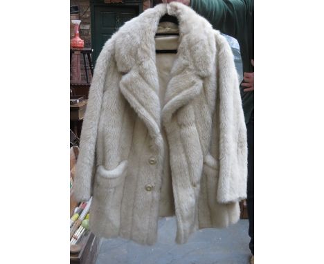 VINTAGE LADIES FUR COAT