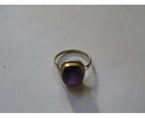 9ct GOLD DRESS RING SET WITH AMETHYST 