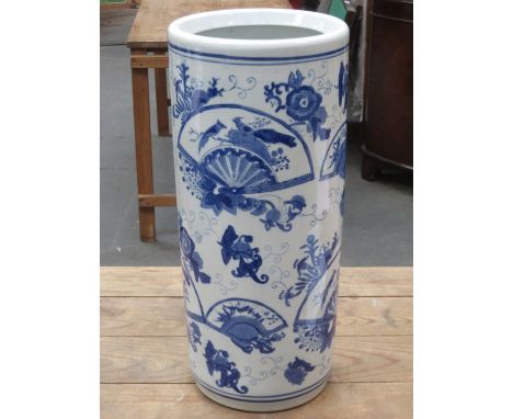 BLUE AND WHITE ORIENTAL STYLE CERAMIC STICK STAND 