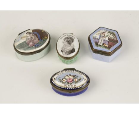 A GEORGIAN STAFFORDSHIRE ENAMEL PATCH BOX of oval form, the hinged top lid painted with a bust of Young Roscius, with a mirro