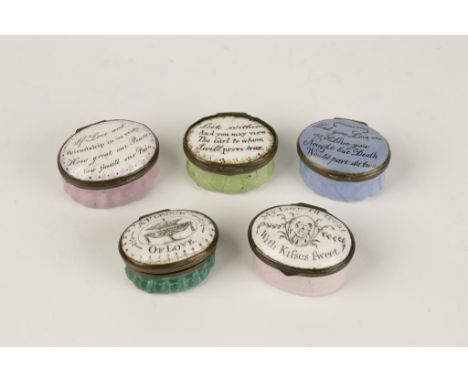 A GEORGIAN BILSTON AND BATTERSEA ENAMEL PATCH BOX of oval form, the hinged top inscribed "A pledge of Love" with mirror to un