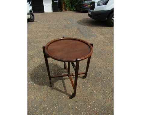 Revertable oak folding games/card table with reversible top 