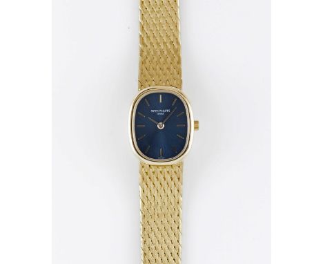 A LADIES 18K SOLID GOLD PATEK PHILIPPE ELLIPSE BRACELET WATCHCIRCA 1980s, WITH PATEK PHILIPPE SERVICE PAPERS FROM 2017 & TRAV