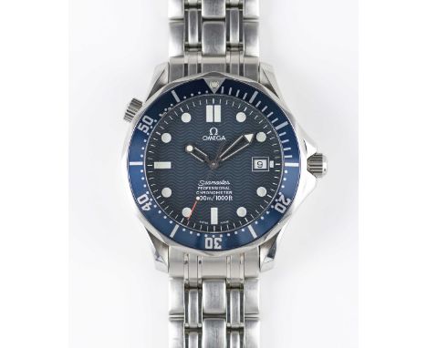 A GENTLEMAN'S STAINLESS STEEL OMEGA SEAMASTER PROFESSIONAL 300M CHRONOMETER BRACELET WATCHDATED 2000, REF. 2531.80 WITH BLUE 