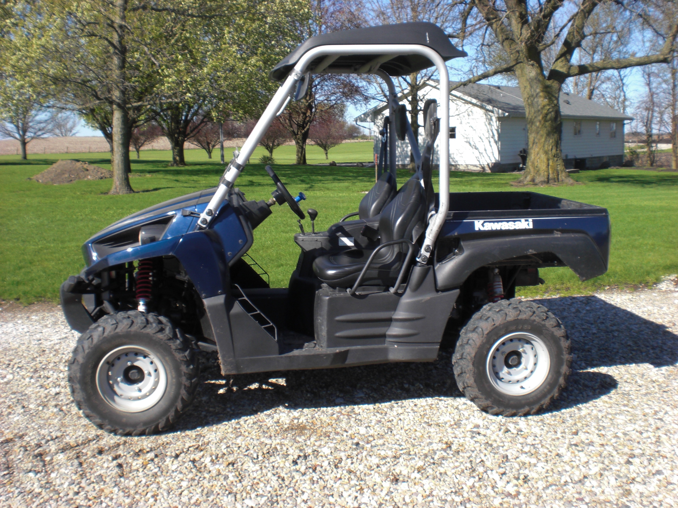 2011 Kawasaki side by side, 750 F.I. 4X4 LE, Roof/Winshield, manual