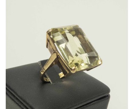 9K GOLD RING SET WITH A CITRINE, size M.