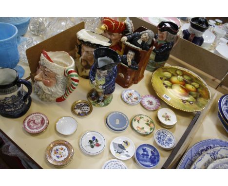 A collection of character jugs, a Coalport plate, assorted trinket dishes etc