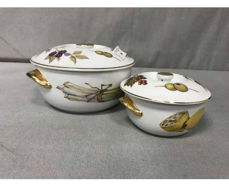 LOT OF ROYAL WORCESTER EVESHAM PATTERN DINNER CHINA