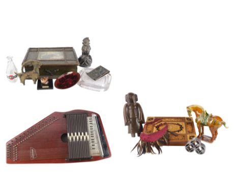 STAR TREK: PICARD (2020-2023) - Jean-Luc Picard's (Patrick Stewart) Study Decor - Jean-Luc Picard's (Patrick Stewart) study d