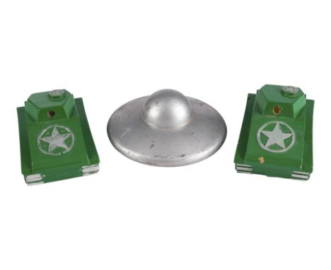 MARS ATTACKS! (1996) - War Room Saucer and Tanks - A War Room saucer and tanks from Tim Burton's Mars Attacks!. After the Mar