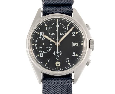 A GENTLEMAN'S STAINLESS STEEL BRITISH MILITARY SPEC. CWC CHRONOGRAPH WRIST WATCH DATED 2007, WITH ORIGINAL BOX & PAPERWORKMov