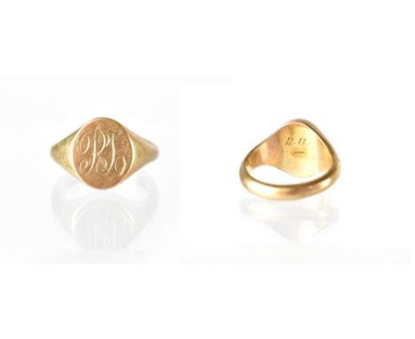 A gentlemen's 9ct gold signet ring with initials 'RJ', size Q/R, approx 9.7g.