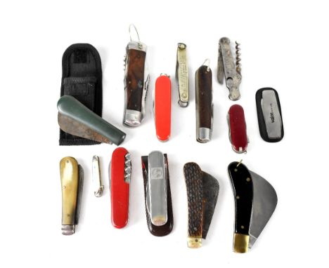A quantity of vintage pen knives to include Swiss Army examples, advertising examples, commemorative Isle of Man mother of pe
