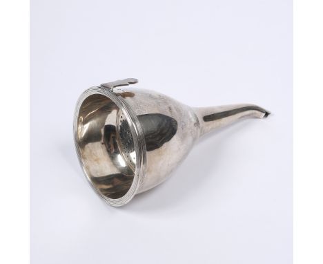 A Georgian silver wine funnel  of plain form with reeded borders, London 1795, 124 grams