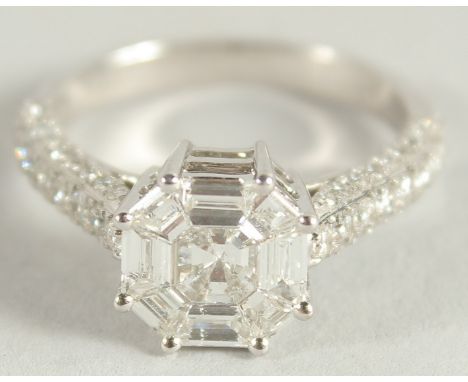 AN 18CT WHITE GOLD DIAMOND SET CLUSTER RING, diamond 1.5 carat.