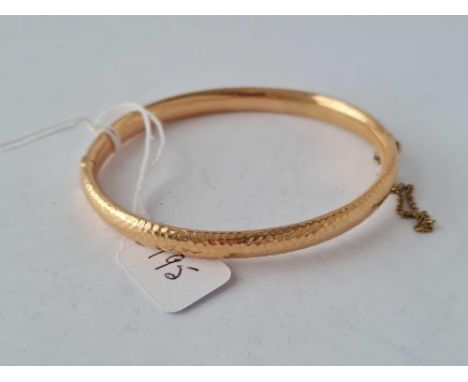 A TEXTURED FINISHED BANGLE 15CT GOLD – 10 GMS 