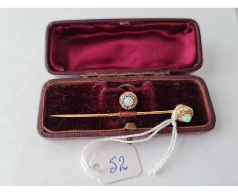 A BOXED VICTORIAN OPAL AND DIAMOND STICK PIN AND STUD SET 18CT GOLD (TESTED)