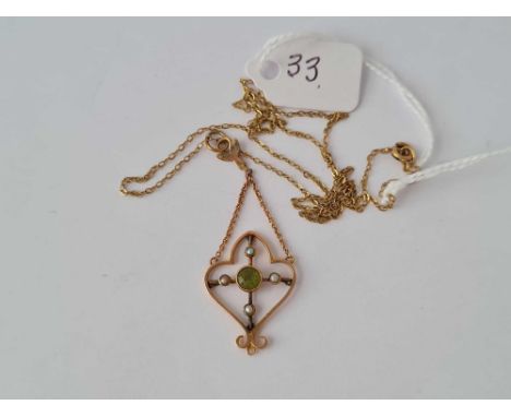 A pearl and peridot pendant neck lace 9ct 22 inch 