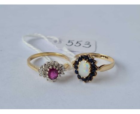 Two vintage gem set 9ct rings 4.1g