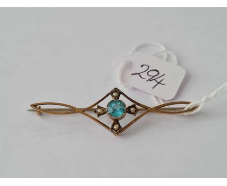 A blue topaz and pearl 9ct brooch 2.3g inc