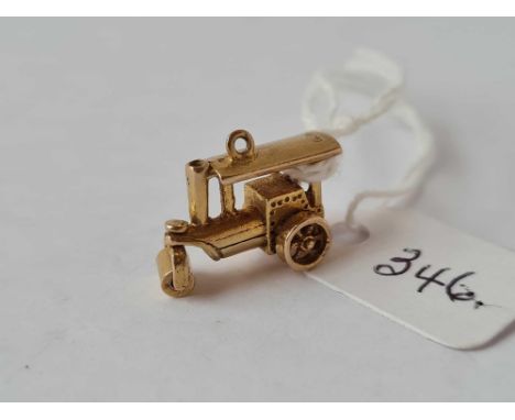 A charm in the form of a road roller 9ct – 2.9 gms 