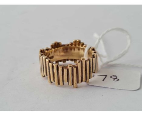 A vintage 9ct modernist band ring size P 9.1g
