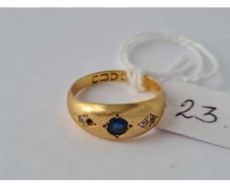 A sapphire and diamond gypsy style ring 18ct gold size L -3.9 gms 