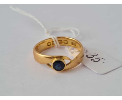 A SAPPHIRE SET RING 18CT GOLD SIZE S ½ – 5.6 GMS 