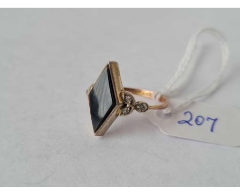 A pretty 9ct and silver onyx ring with diamond shoulders size N 