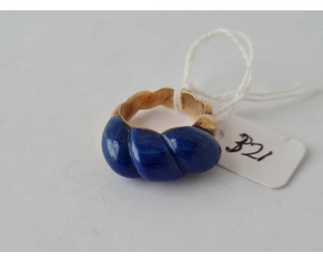 A LAPIS SET RING 14CT GOLD SIZE P – 11.1 GMS 