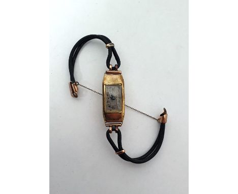 Lady’s 9ct gold wristwatch with circular engine-turned dial, button-winding and the 9ct gold expanding strap, approx 16.5g gr