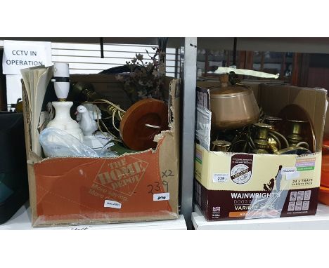 Assorted brass and copperware&nbsp;including candlesticks, saucepan, jelly mould, table lamp,&nbsp;assorted ceramics and an o