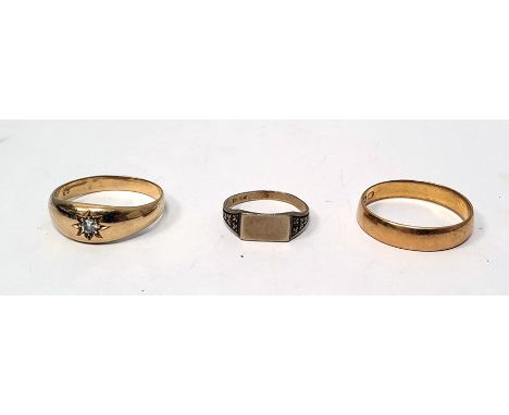 22ct gold wedding ring, approx 4.1g, an 18ct gold and diamond gypsy ring, approx 4.9g and a third ring (3) 