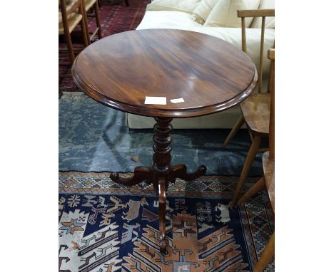 20th century mahogany centre table with circular top with moulded edge, on graduated bobbin supports to three cabriole legs, 