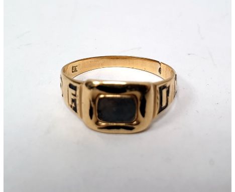 Georgian gold-coloured metal, black enamel and hardstone memorial ring, approx 3g&nbsp;