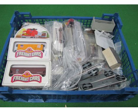 A Quantity of 'N' Gauge Trackside/Layout Accessories, including animals, people, vehicles, plus a Newray Four Unit DB Rail Ic
