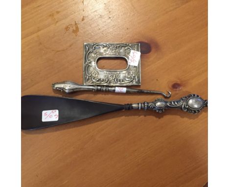 Silver handled button hook, shoe horn etc.