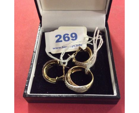 An 18ct gold dress ring size P 24.4 gms with matching earrings (9ct clasp)